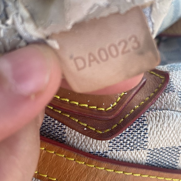 Louis Vitton large bag - Picture 17 of 17